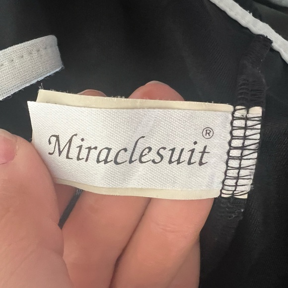 Miraclesuit Black & White Stripe One-Piece Swimsuit Size 16 – Shaping Low Back - Picture 4 of 6